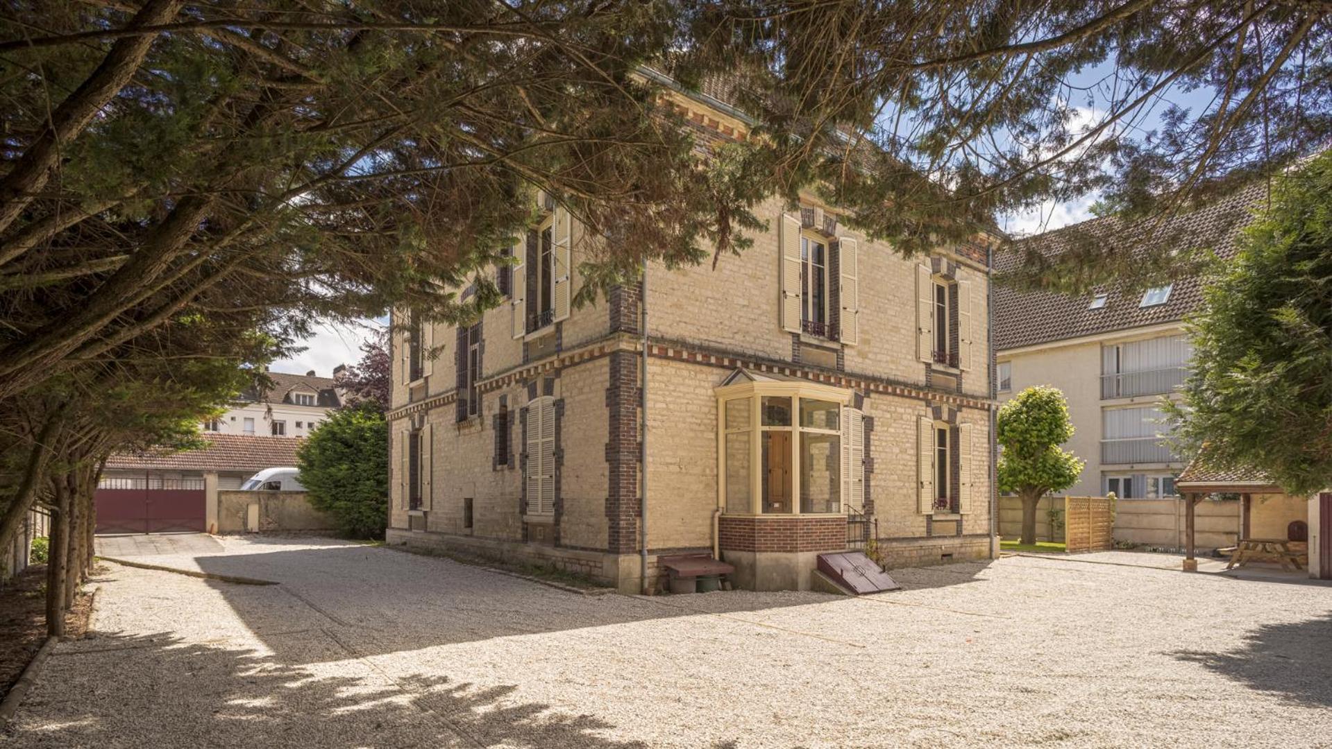 Bonappart 13 - Charme Napoleonien & Confort Troyes Exterior photo