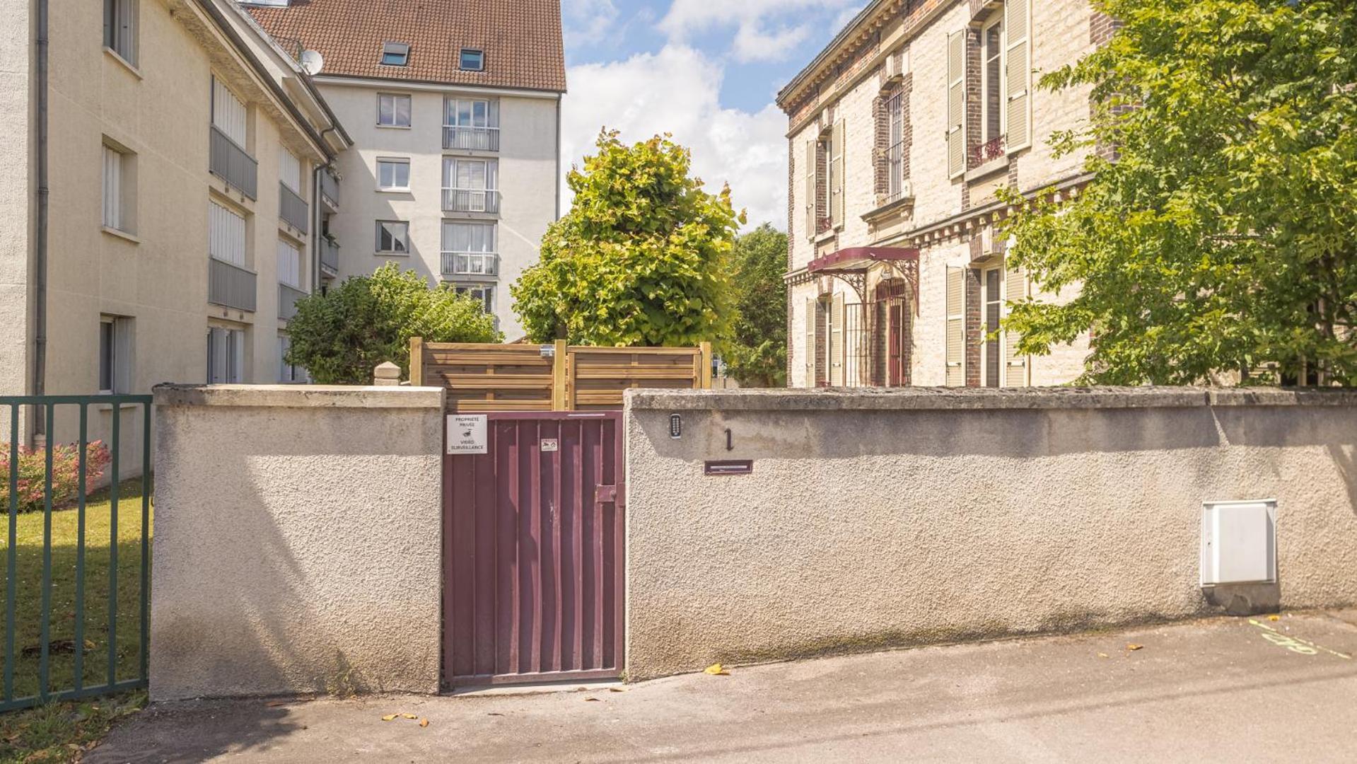 Bonappart 13 - Charme Napoleonien & Confort Troyes Exterior photo
